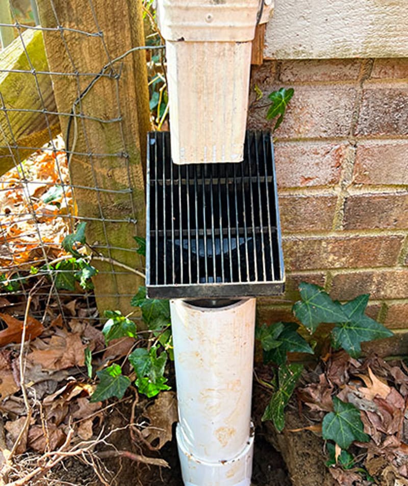 A debris-screen connection between a gutter downspout and underground pipe
